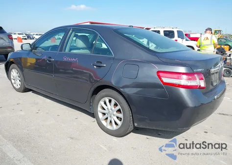 2011 Toyota Camry Xle z USA, uszkodzony, nr VIN 4T4BF3EK8BR090126